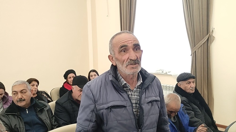 Seymur Orucov növbəti səyyar görüşünü Vurğun qəsəbəsində keçirdi